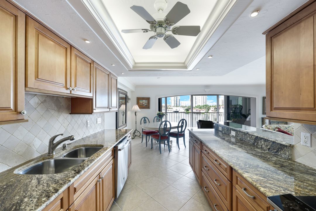 250 Park Shore Dr, Naples, FL 34103
