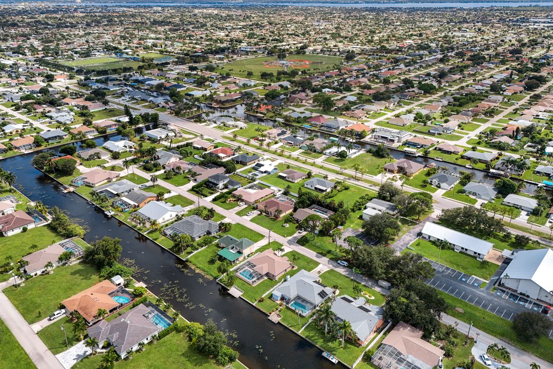 615 SW 39th Terrace, Cape Coral, FL 33914