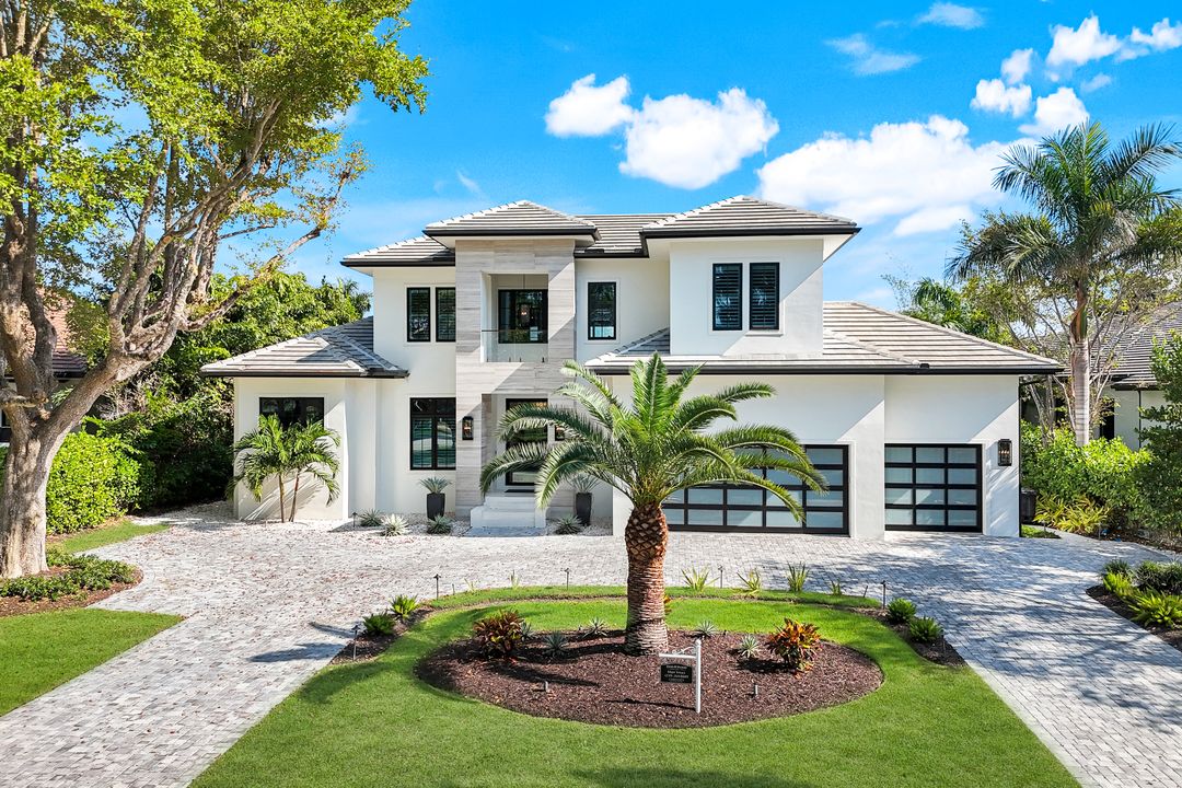 3190 Crayton Rd, Naples, FL 34103