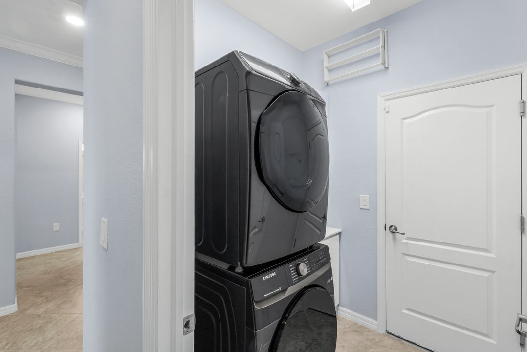 9445 Glenforest Dr, Naples, FL 34120