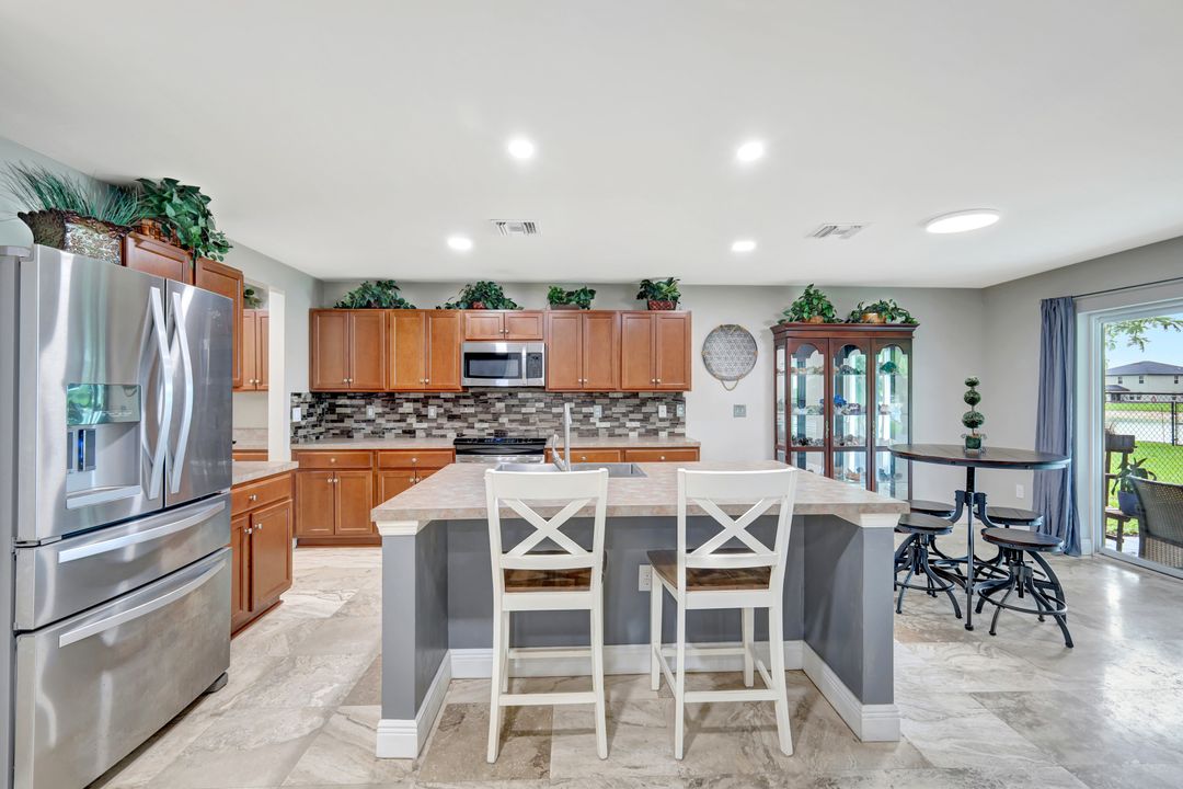 10337 Canal Brook Ln, Lehigh Acres, FL 33936