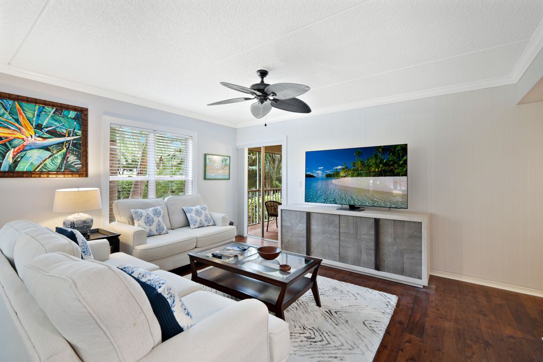 520 Club Side Dr #4, Naples, FL 34110