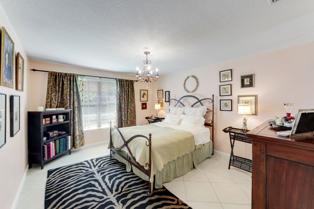 5606 Eleuthera Way, Naples, FL 34119