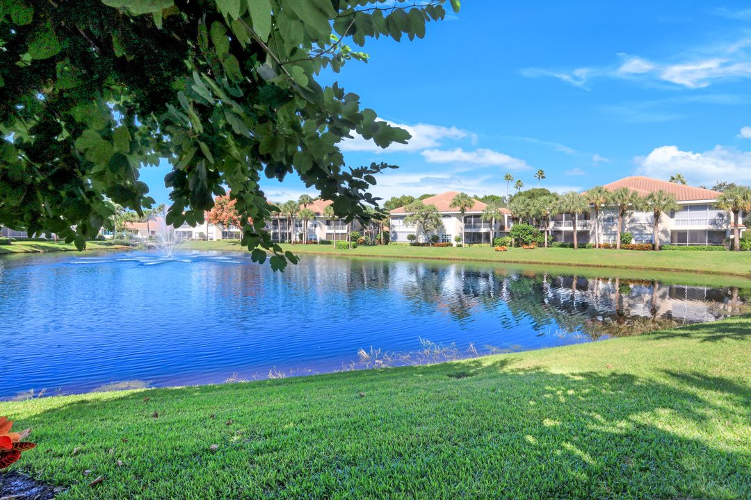 8453 Abbington Cir #811, Naples, FL 34108