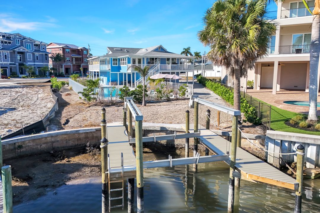 100 Tarpon Rd, Fort Myers Beach, FL 33931