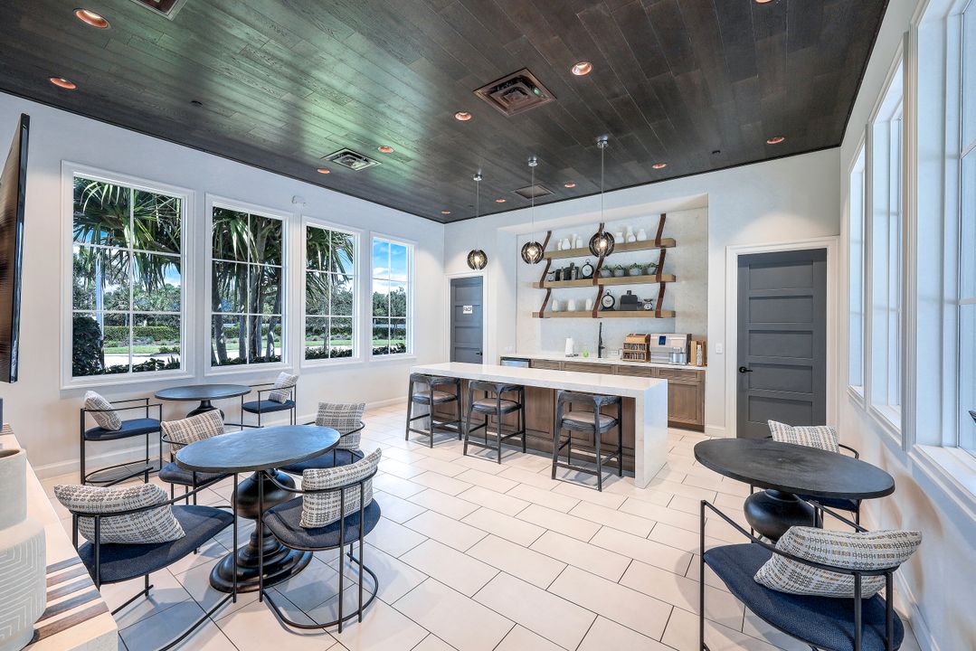 8959 Redonda Dr, Naples, FL 34114