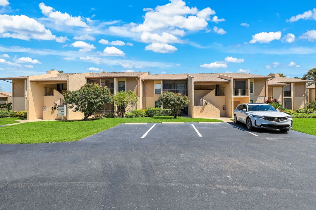 960 Palm View Dr #209, Naples, FL 34110