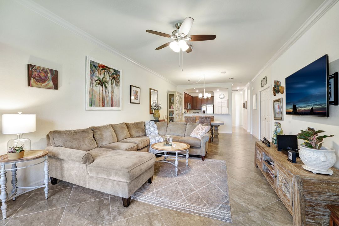 2072 Wellington St, Naples, FL 34120