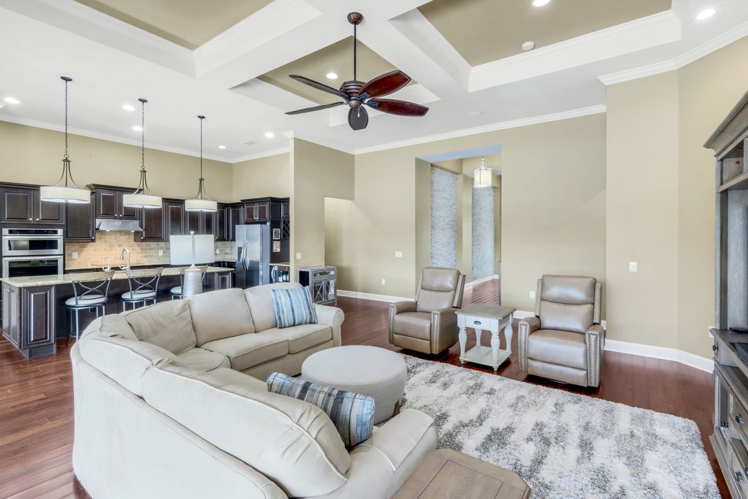 9180 Ores Cir, Naples, FL 34120