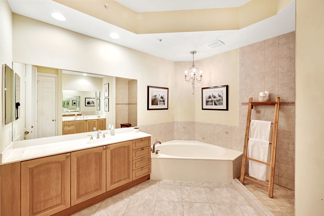 9002 Cascada Way #102, Naples, FL 34114