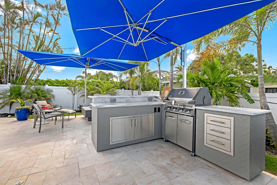 558 98th Ave N, Naples, FL 34108