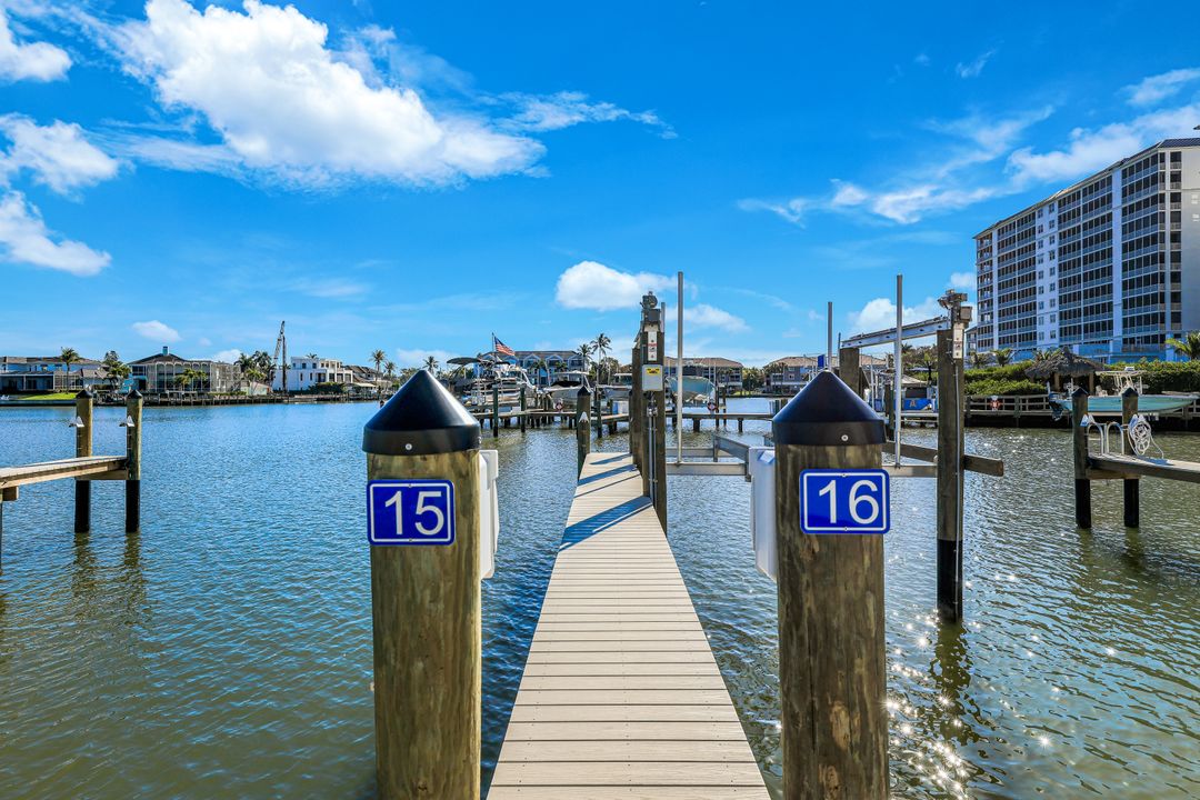 271 Southbay Dr #240, Naples, FL 34108