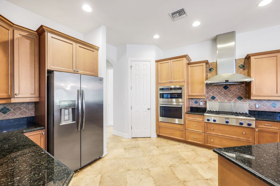 4963 Rustic Oaks Cir, Naples, FL 34105