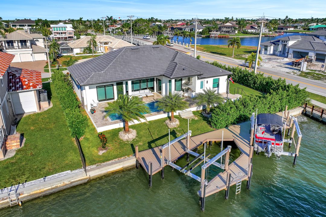 1200 Redwood Ct, Marco Island, FL 34145