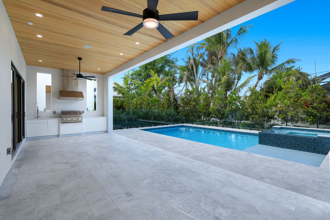 513 92nd Ave N, Naples, FL 34108