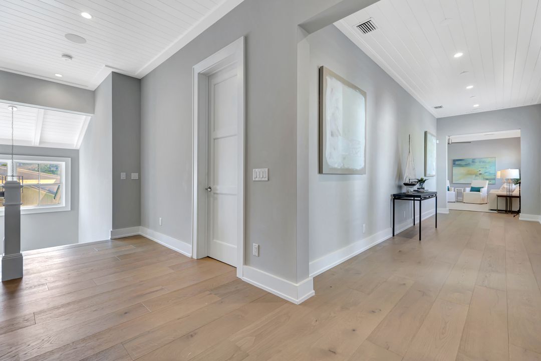 160 Broad Ave S, Naples, FL 34102