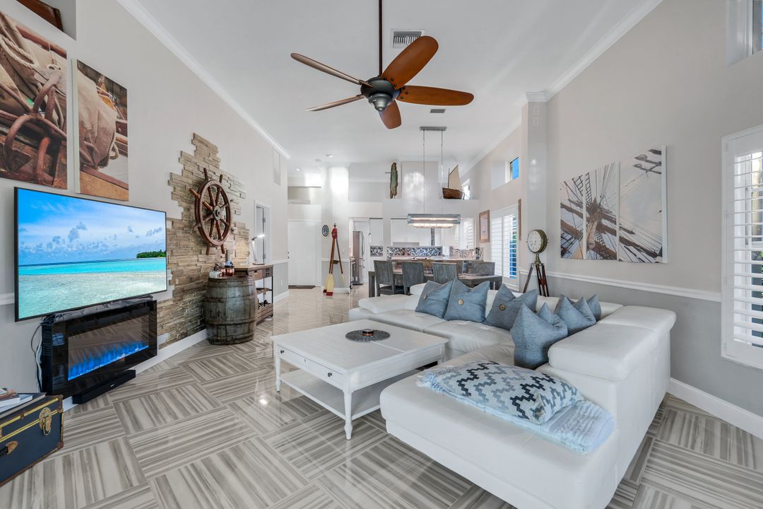 10366 Quail Crown Dr, Naples, FL 34119