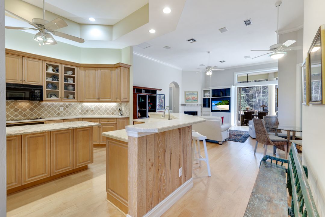 602 Springline Dr, Naples, FL 34102