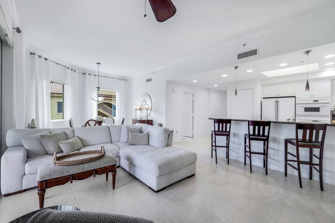2278 Tiburon Blvd E #406, Naples, FL 34109