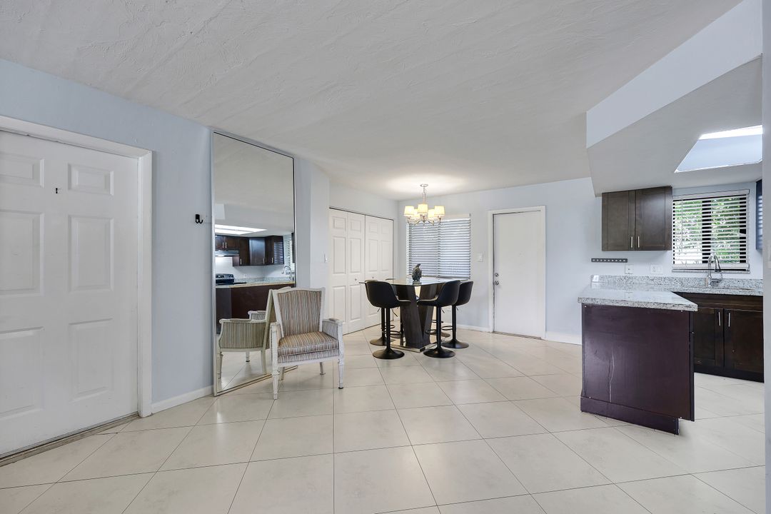 1400 Green Valley Cir #1002, Naples, FL 34104