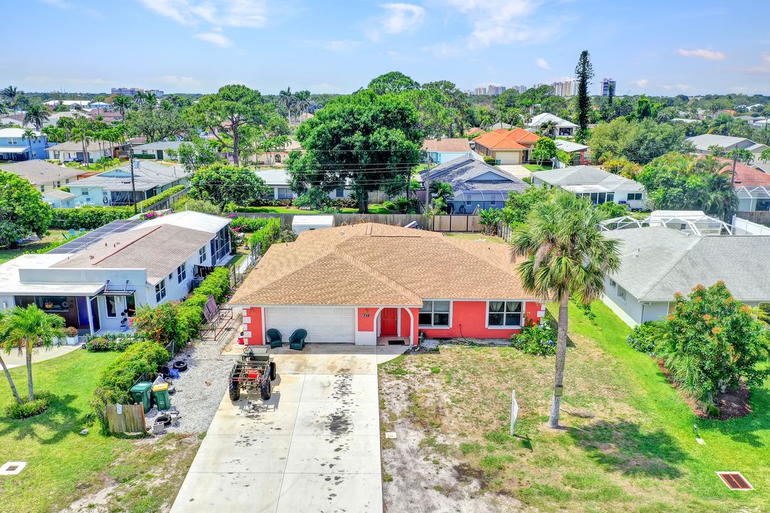 736 96th Ave N, Naples, FL 34108