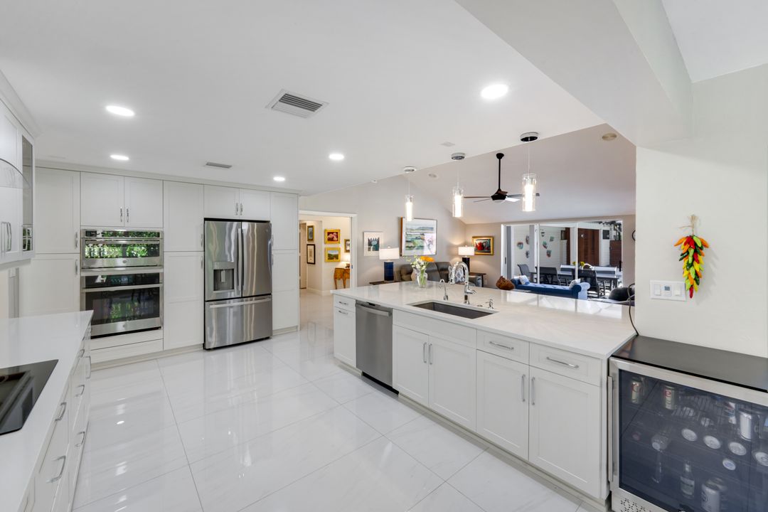 370 Edgemere Way N, Naples, FL 34105