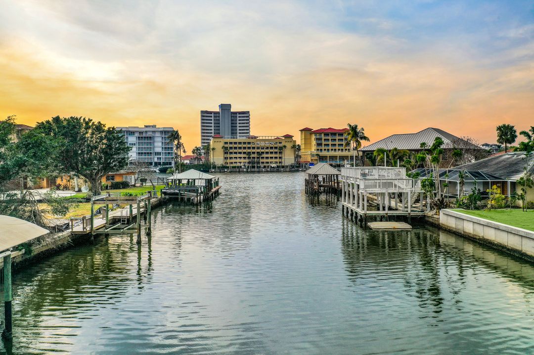 256 Tradewinds Ave, Naples, FL 34108