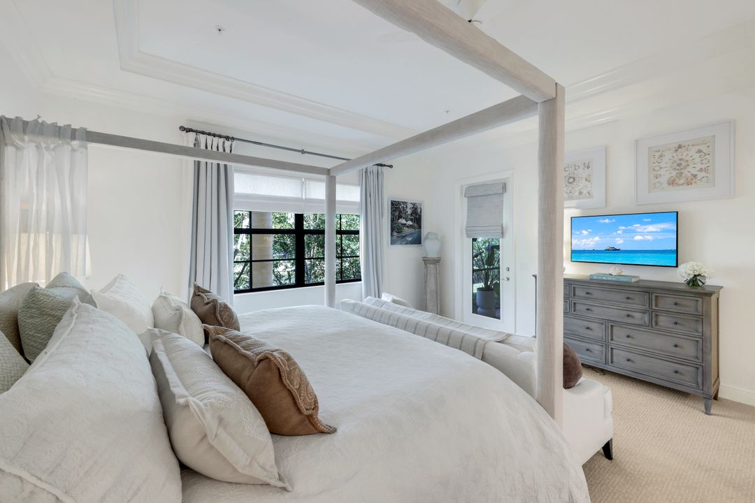 2472 Breakwater Wy #11-102, Naples, FL 34112