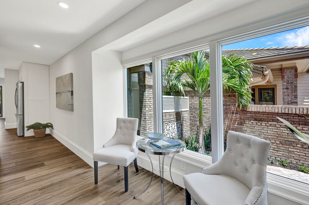 563 Park Shore Dr, Naples, FL 34103