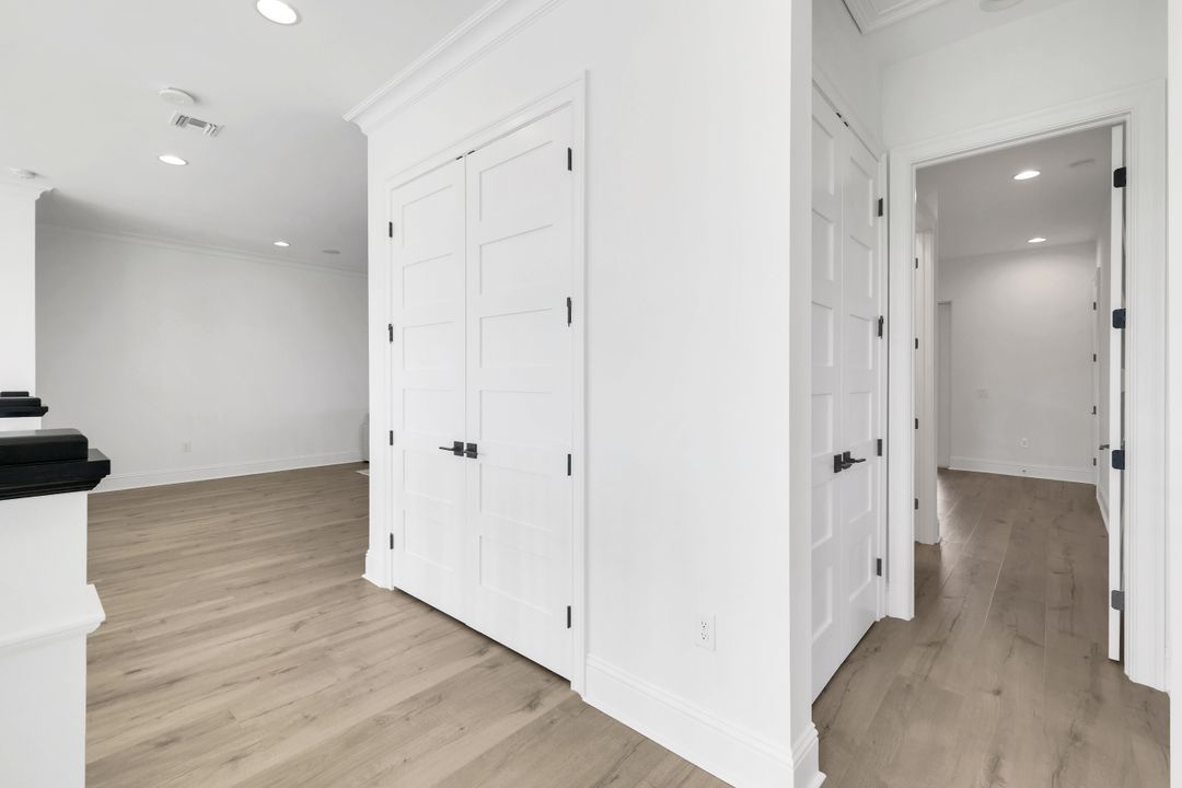 6273 Negril Isle Dr, Naples, FL 34113