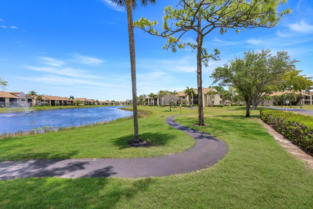8336 Charter Club Cir #10, Fort Myers, FL 33919
