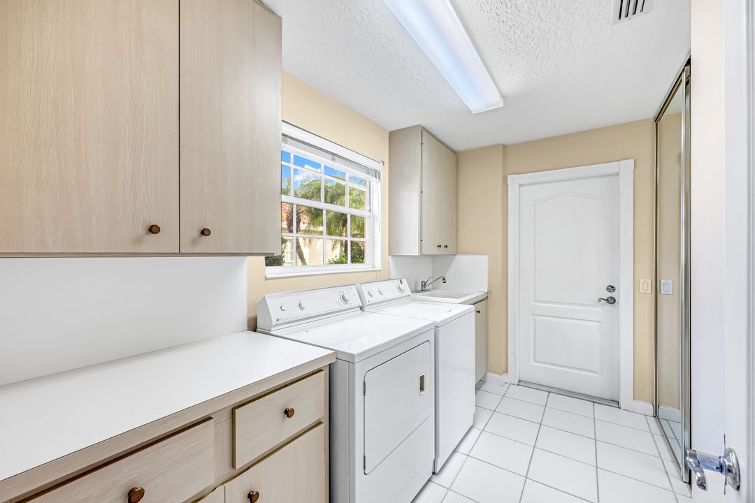 3111 Andorra Ct, Naples, FL 34109