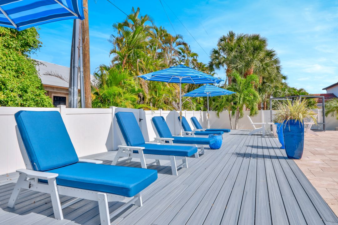 535 93rd Ave N, Naples, FL 34108