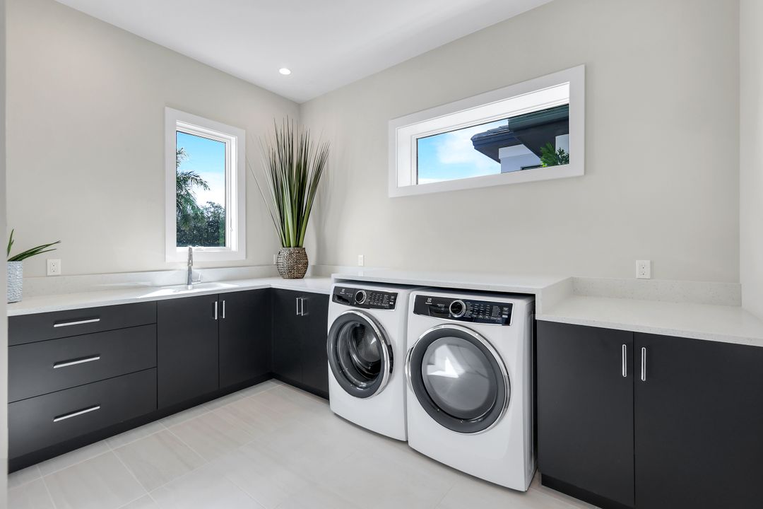 16647 Isola Bella Ln, Naples, FL 34110