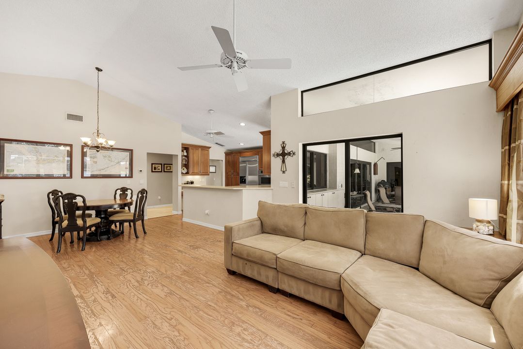 1924 Empress Ct, Naples, FL 34110