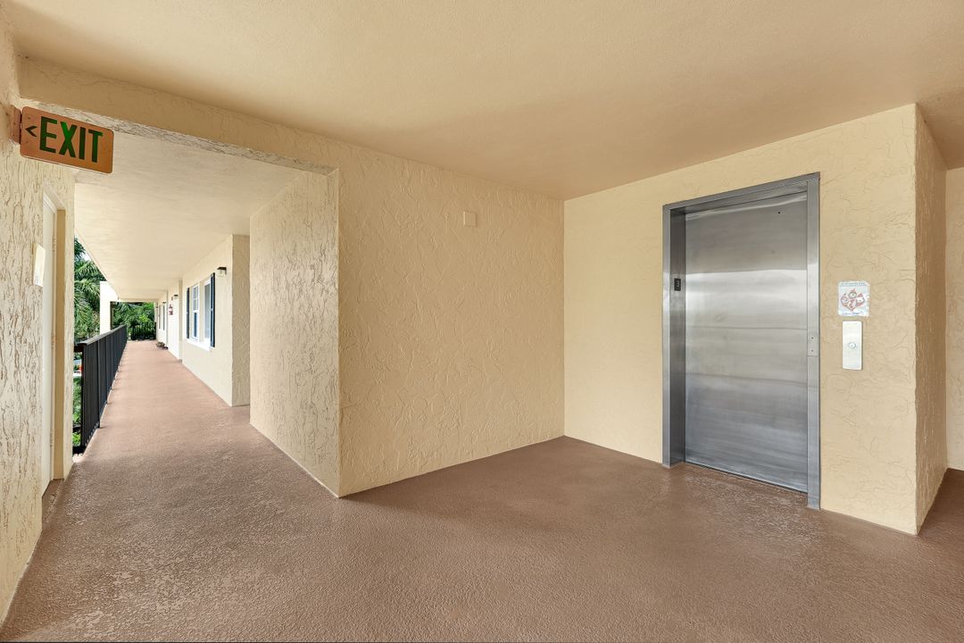 1084 Forest Lake Dr #304, Naples, FL 34105