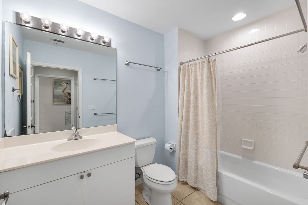 460 Launch Cir #202, Naples, FL 34108