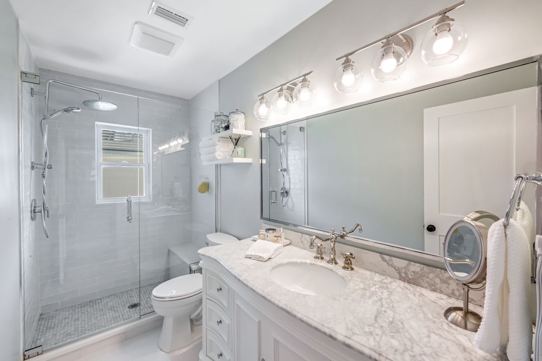 1086 N Town and River Dr, Fort Myers, FL 33919