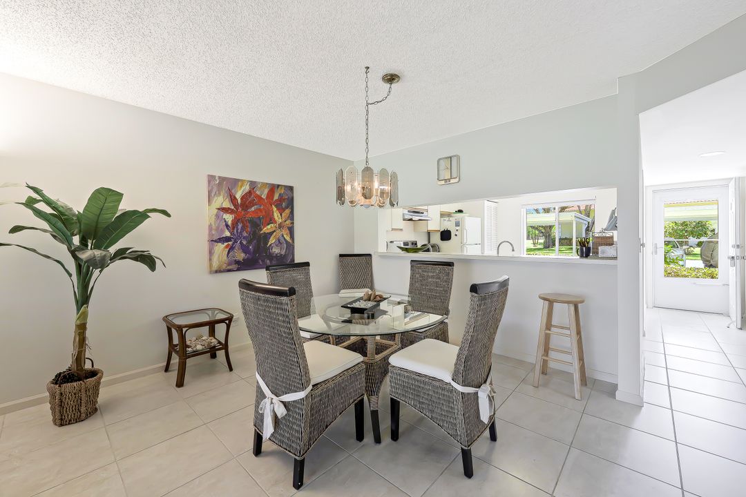 3695 Amberly Cir #E 107, Naples, FL 34112