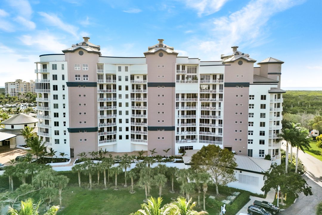 13675 Vanderbilt Dr #210, Naples, FL 34110