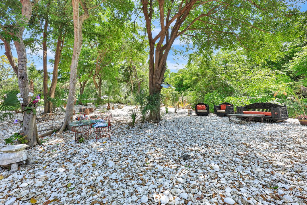 1904 Bethany Pl, Naples, FL 34109
