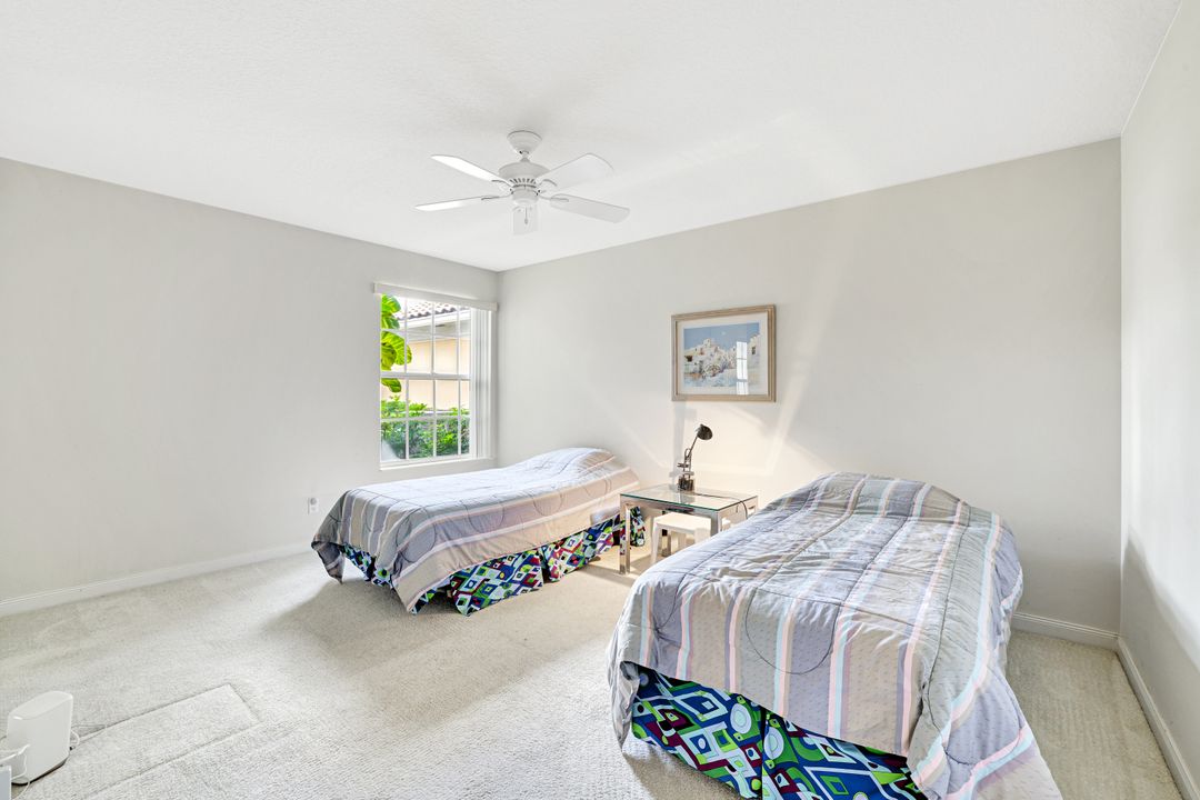 4307 Redonda Ln, Naples, FL 34119