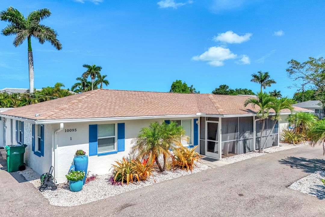 10095 7th St N #3, Naples, FL 34108