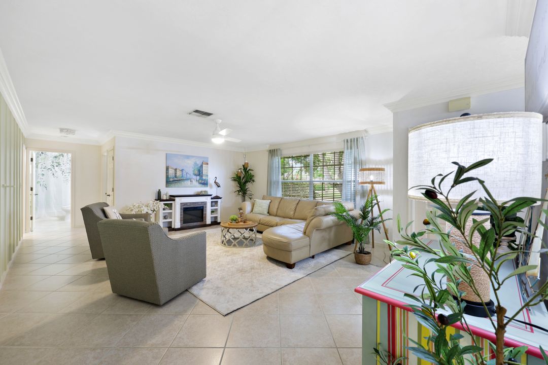 601 97th Ave N, Naples, FL 34108
