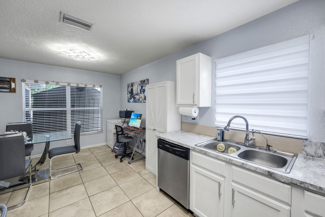 438 Willowbrook Dr, Lehigh Acres, FL 33972