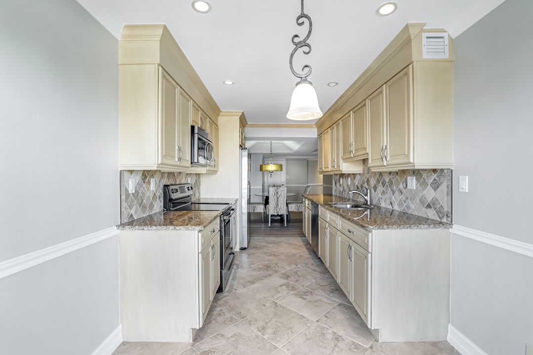3430 Gulf Shore Blvd N #5J, Naples, FL 34103