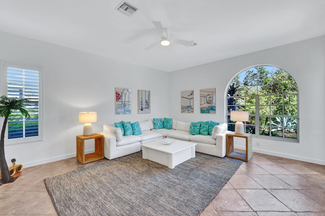 874 Wyndemere Way, Naples, FL 34105