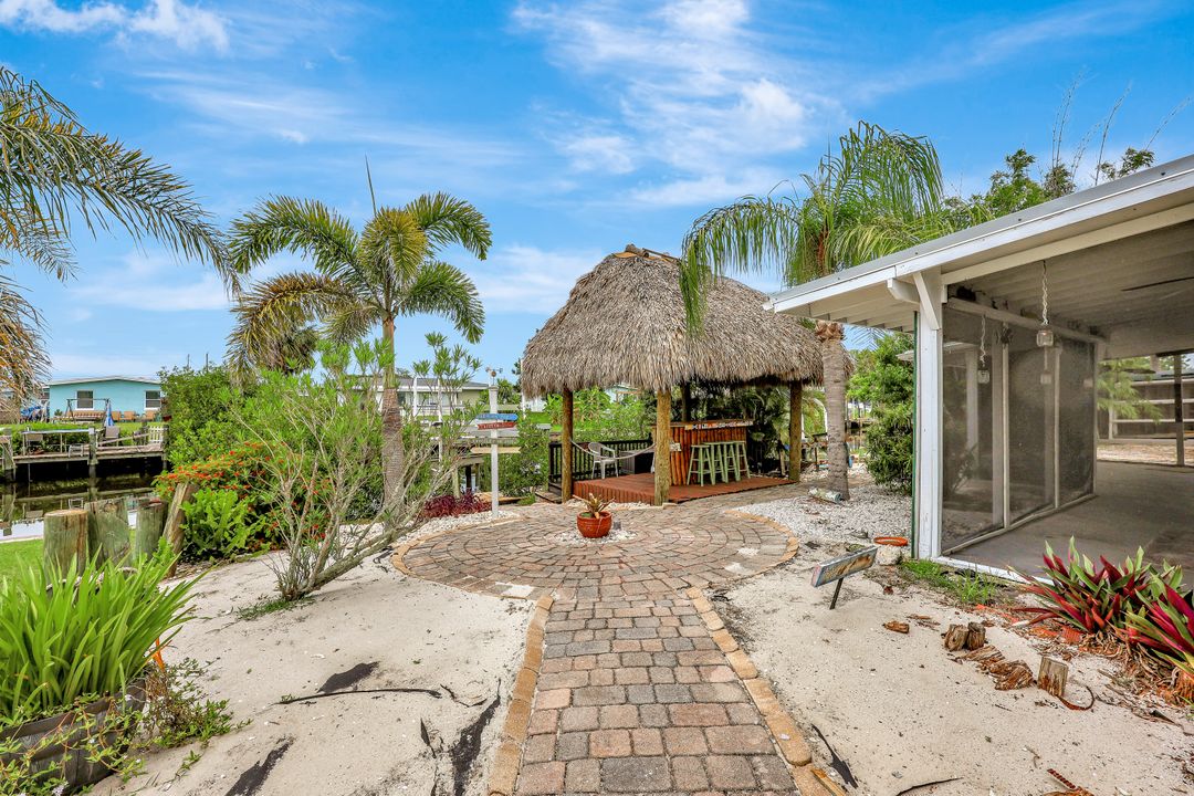 341 Duxbury Ave, Port Charlotte, FL 33952