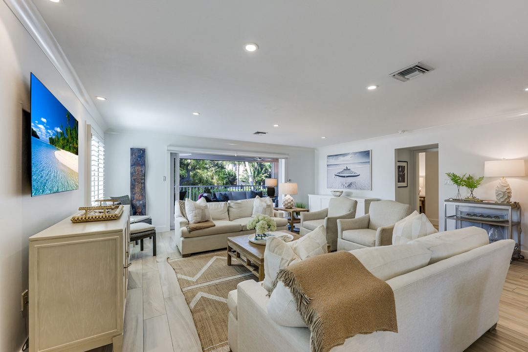 225 5th Ave S #104, Naples, FL 34102
