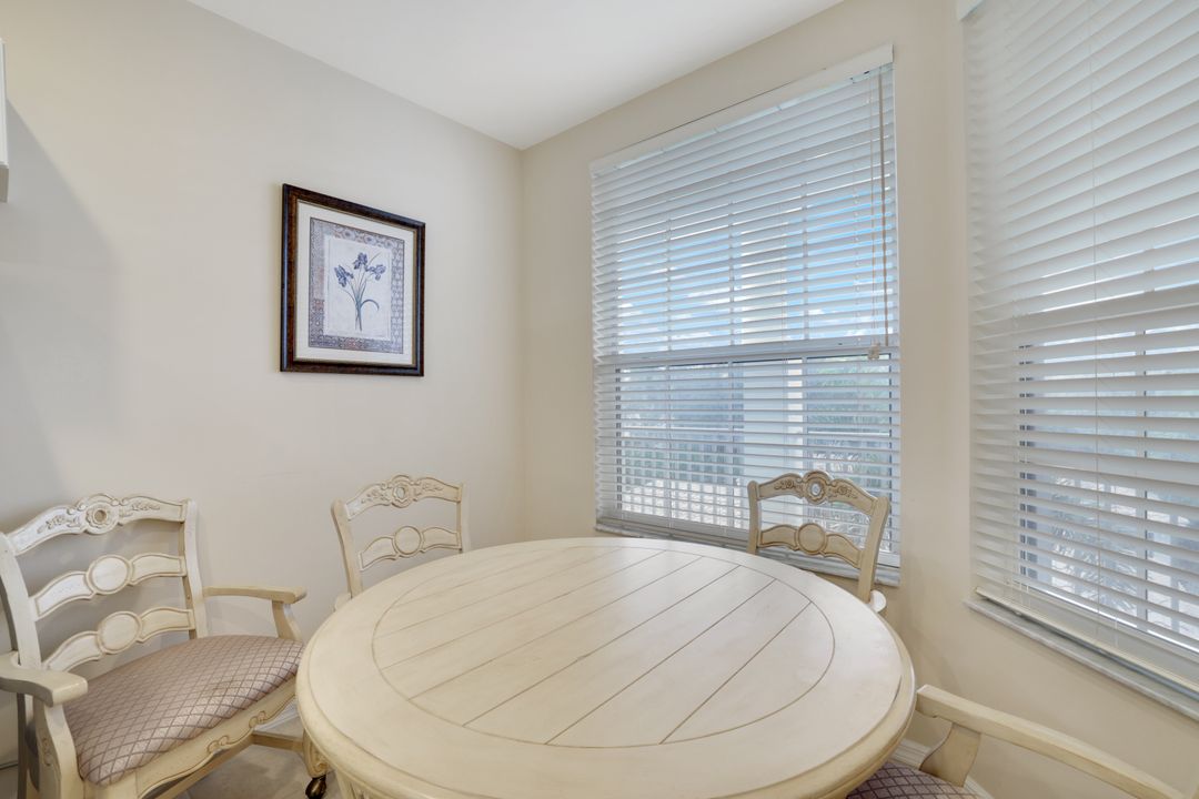 8247 Parkstone Pl #305, Naples, FL 34120